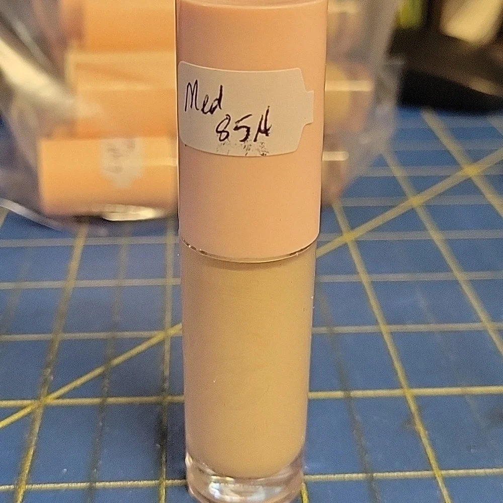 Pretty Fresh Hyaluronic Acid Hydrating Foundation New 6.5g Medium 85N